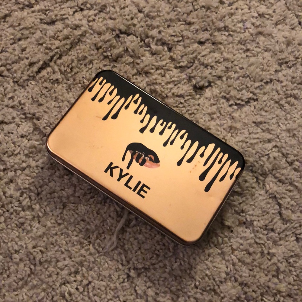 Kylie Cosmetics Makeup Tin